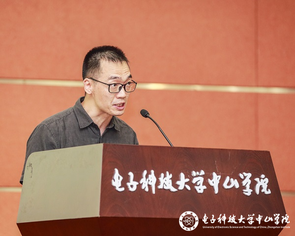 吴坚强副院长传达了今年6月召开的新时代全国高等学校本科教育工作